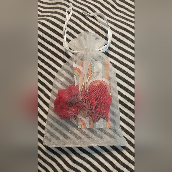 Red Rose Hoop Goldtone Earrings New Without Tags - Picture 8 of 8